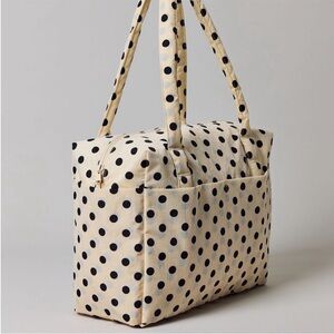 BAGGU Small Cloud Carry-On Bag Cream Black
Polka Dot - EXCLUSIVE